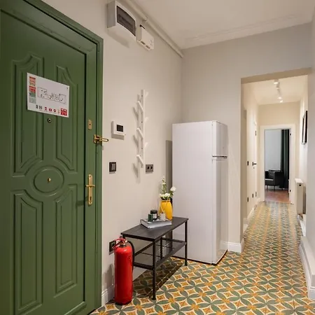 Quiet & Bright 2br - Near Metro İstanbul