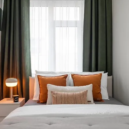 Daire Quiet & Bright 2br - Near Metro İstanbul