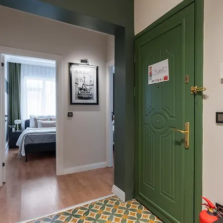 Quiet & Bright 2br - Near Metro *