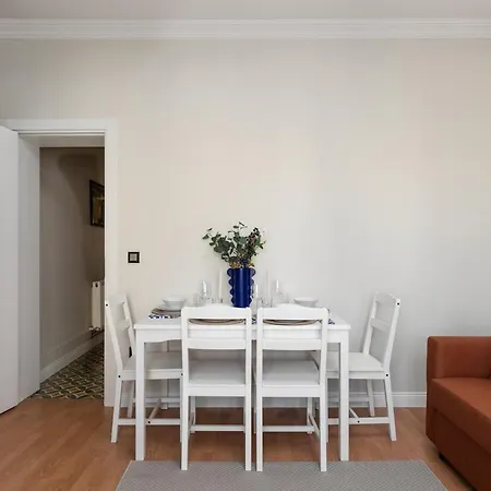 Daire Quiet & Bright 2br - Near Metro İstanbul
